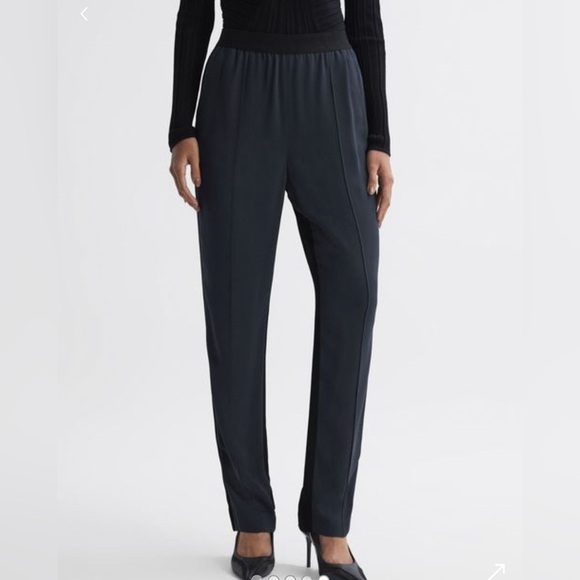 Reiss Leona colour-block tapered split-hem trousers, Size 4 to 6, black/navy - Picture 5 of 9